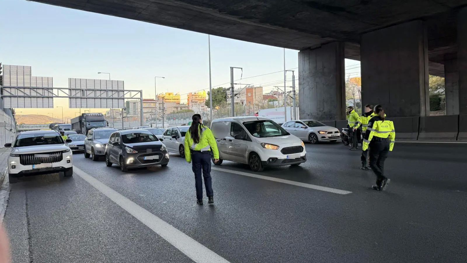 ΕΛ.ΑΣ.: Χωρίς δίπλωμα & πινακίδες ο αναβάτης που συνελήφθη στην Αττική Οδό